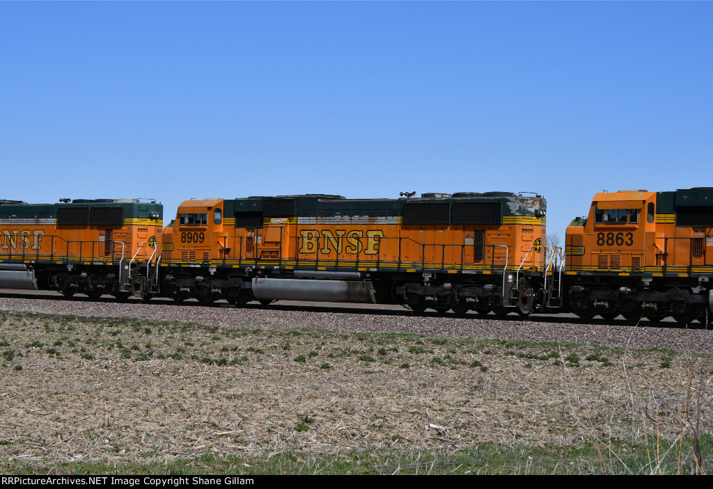 BNSF 8909 Roster shot.